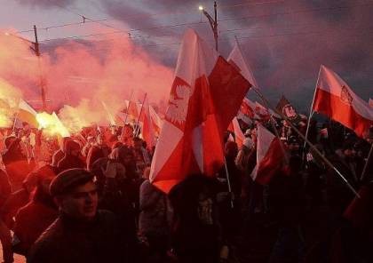 بالفيديو: مظاهرة في بولندا ضد اليهود واحراق كتب تاريخية لهم