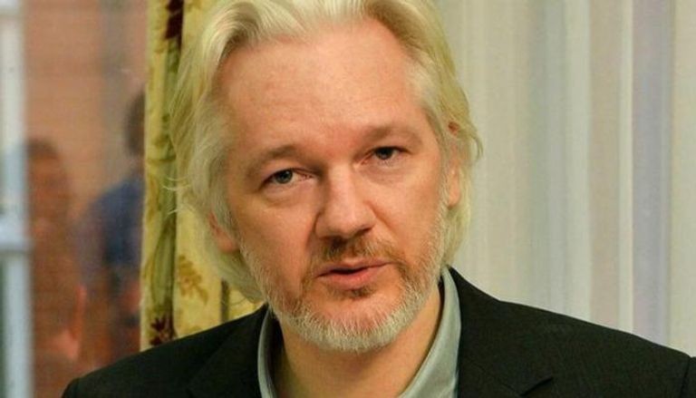 النيابة البريطانية تسمح لجوليان أسانج بالزواج بخطيبته فى سجنه