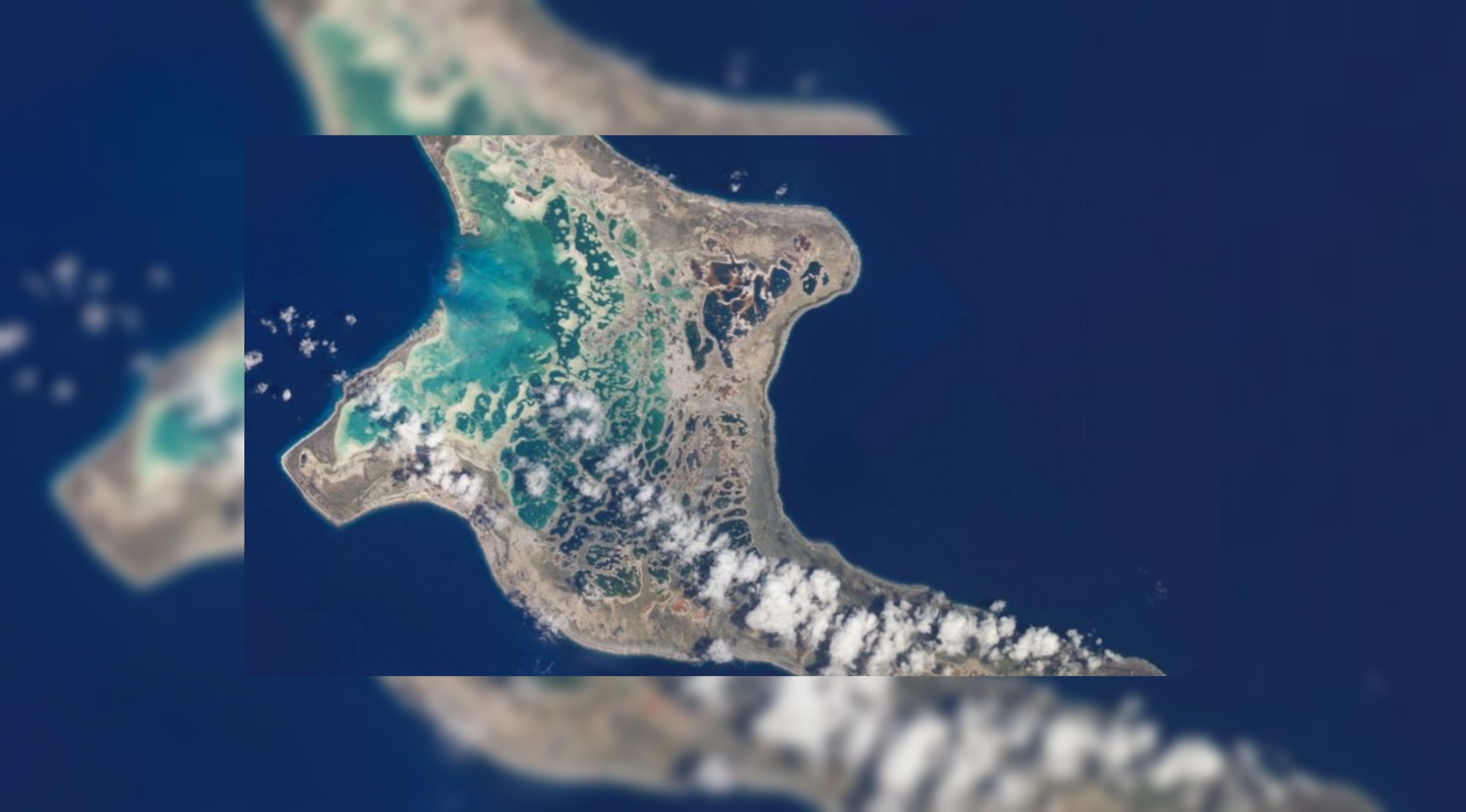 بالصور /  ما سر الجزيرة السوداء وسط المحيط الهادي التي كشفتها خرائط غوغل 